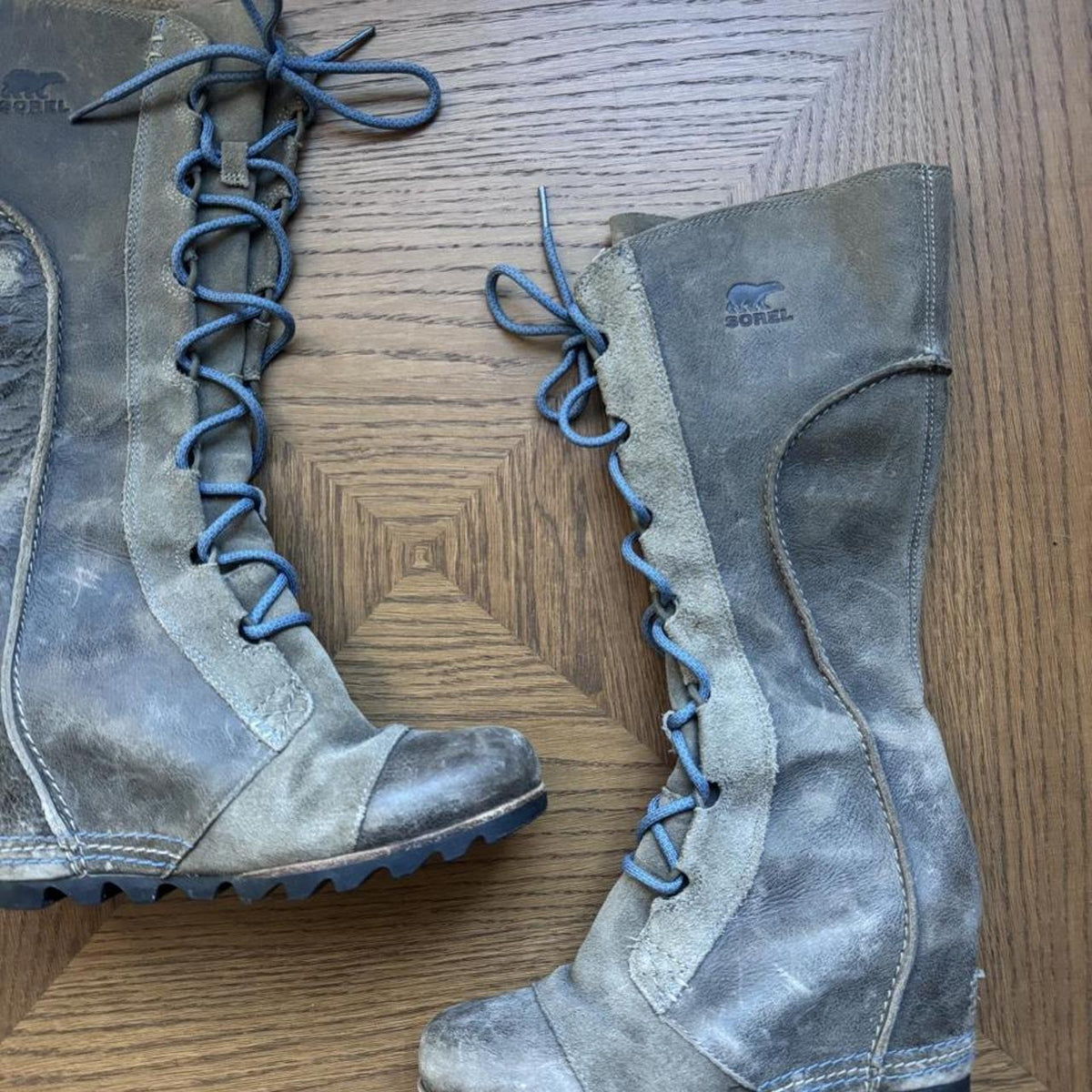 Sorel womens knee high lace up boots 7