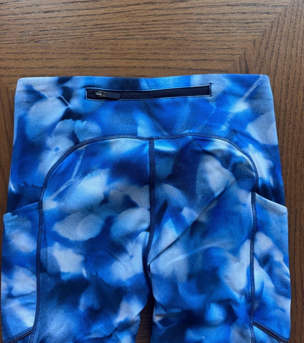 Lululemon blue and white tie dye leggings 4