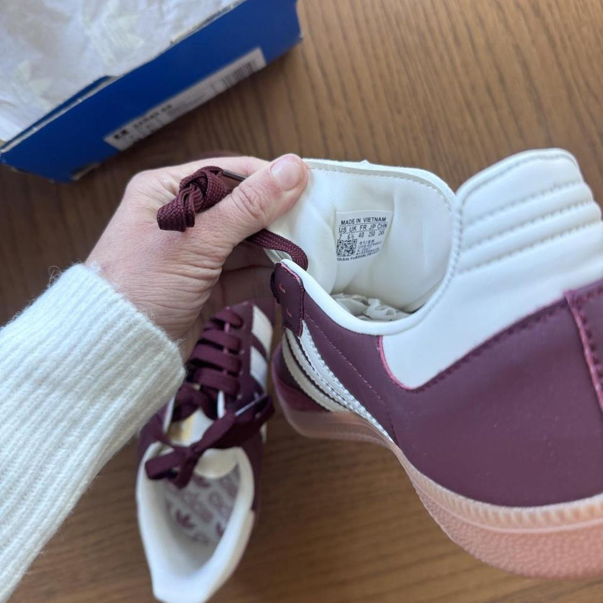 New with tags in box Adidas Samba OG ID0477 maroon sneakers