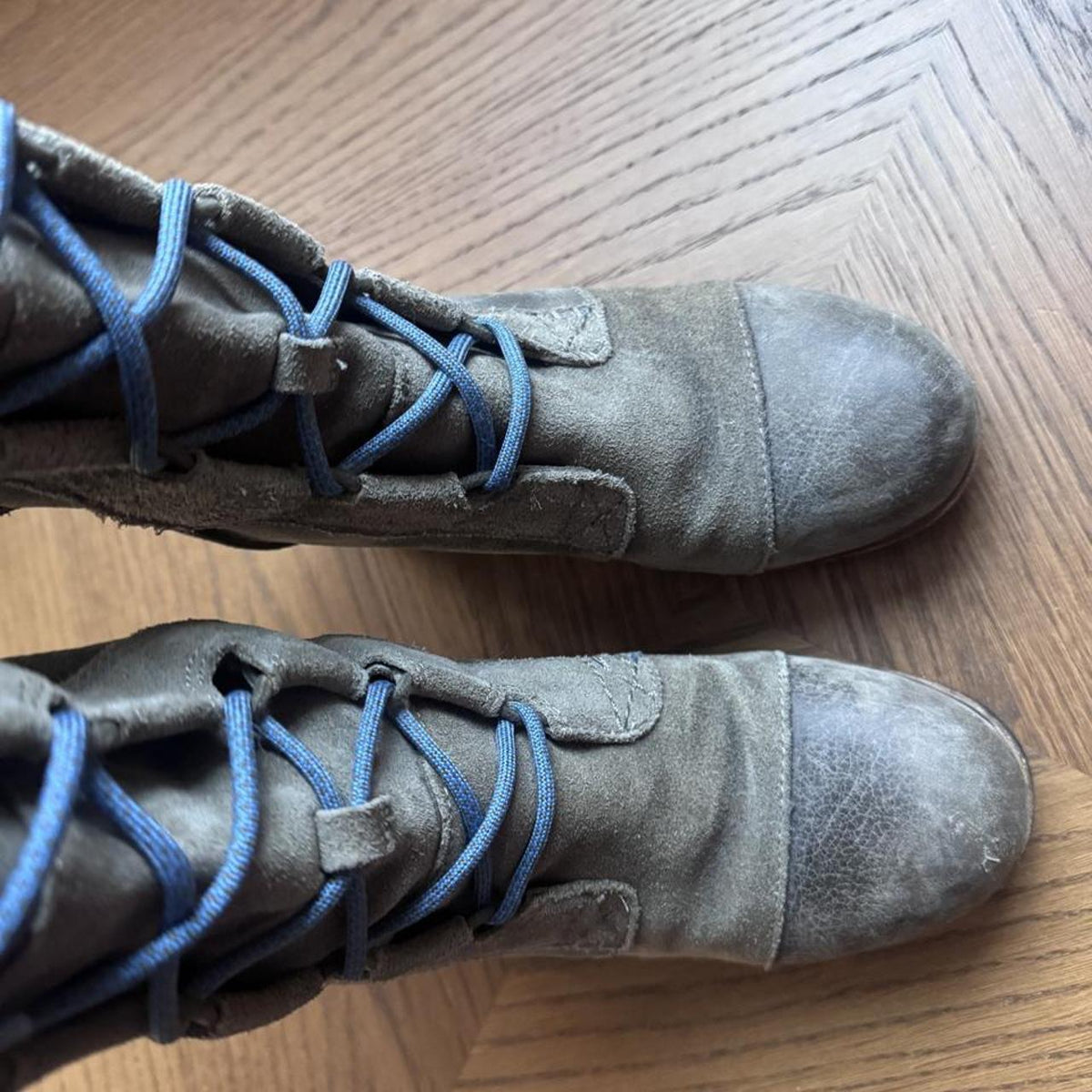 Sorel womens knee high lace up boots 7