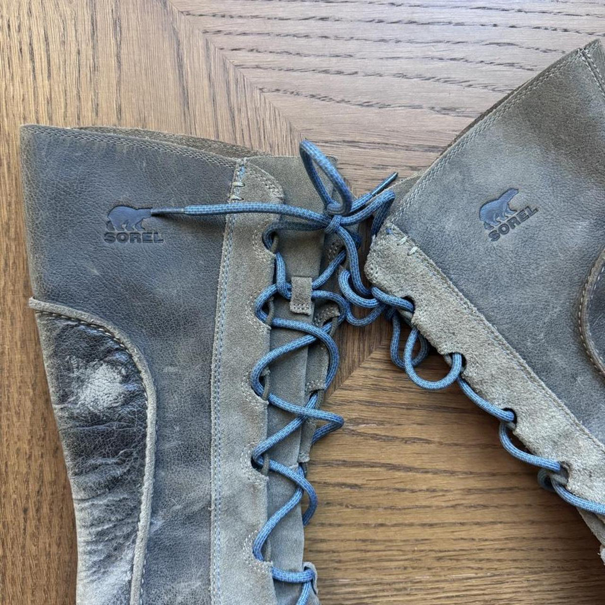 Sorel womens knee high lace up boots 7