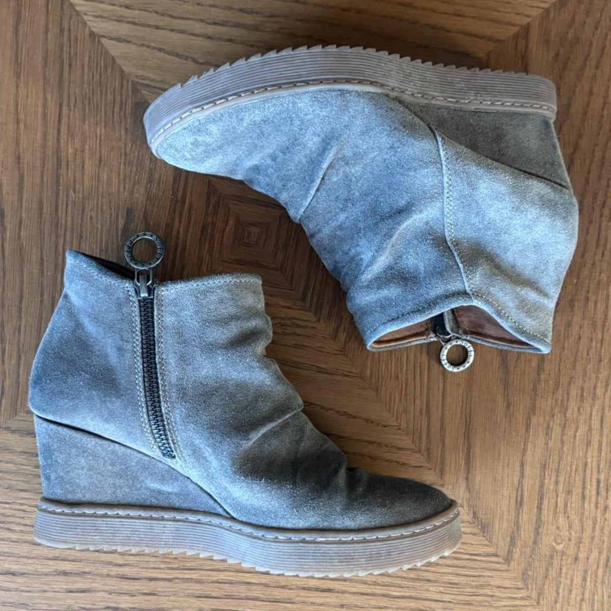 Sofft gray suede wedge ankle boots booties 7