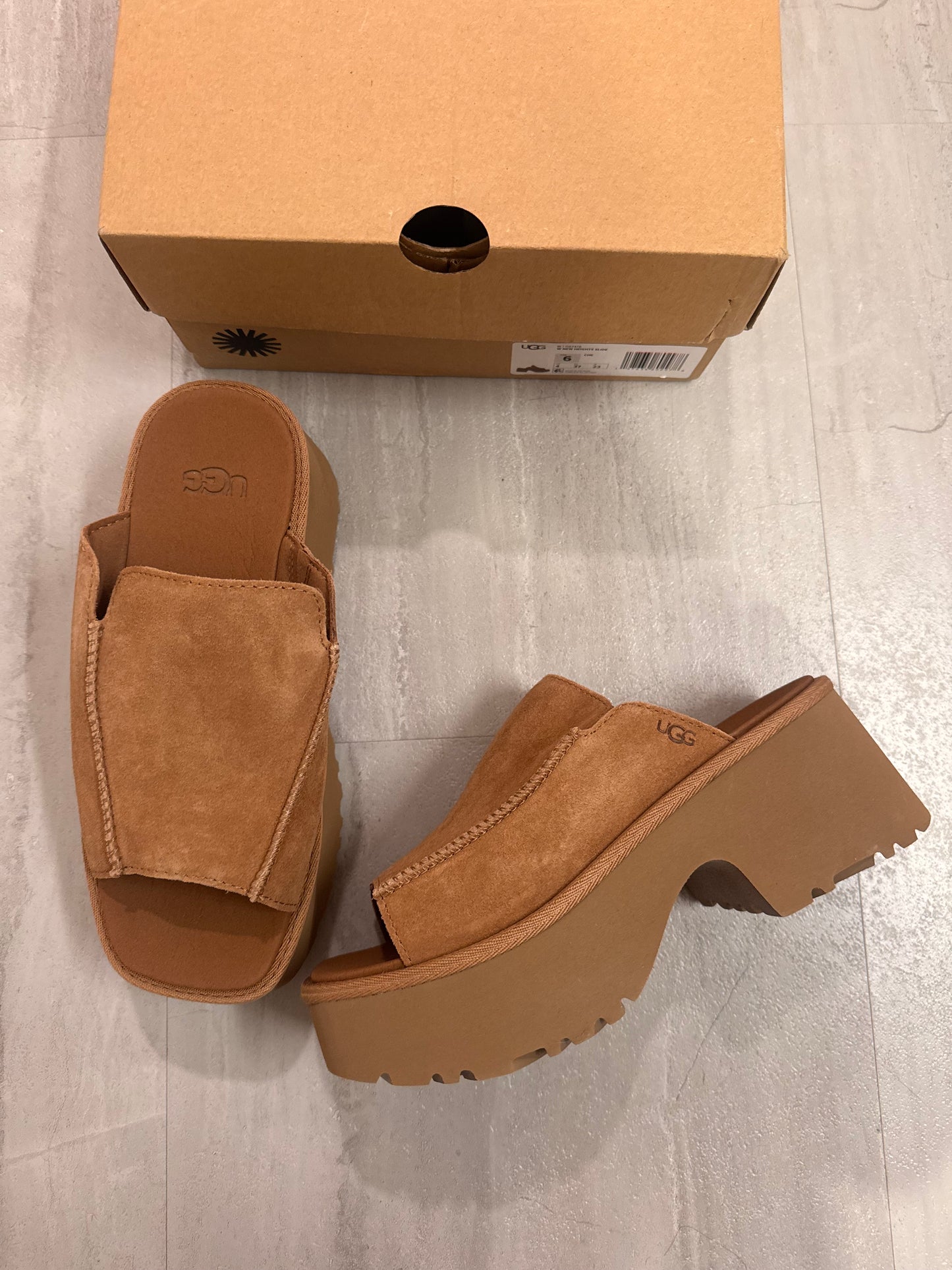 NWT in box never worn UGG New Heights platform slides 6