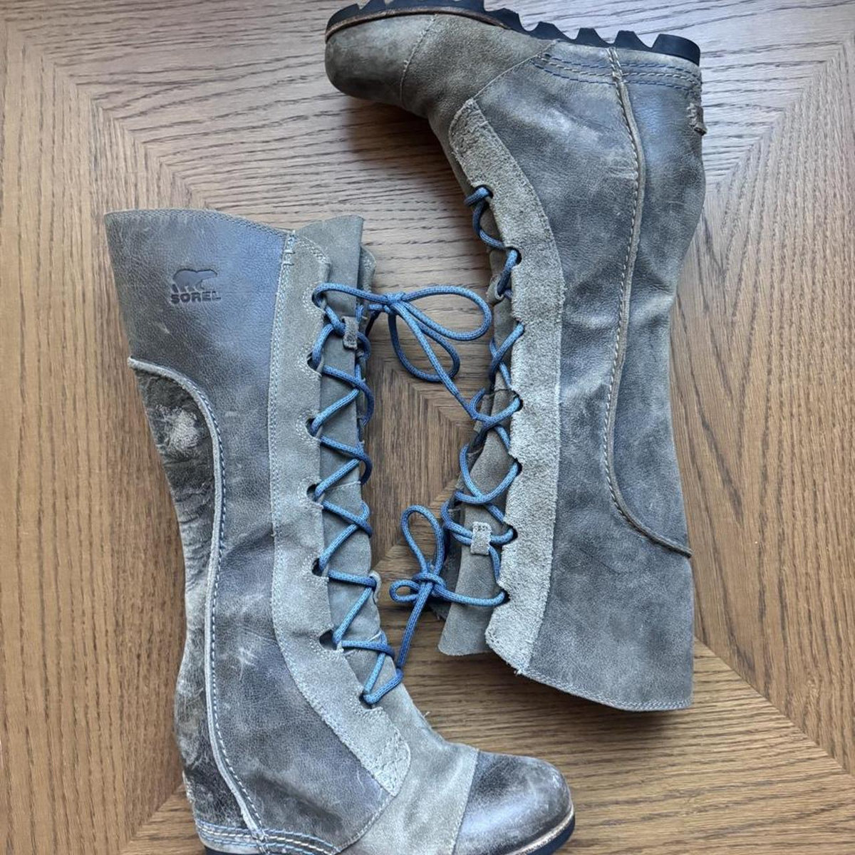 Sorel womens knee high lace up boots 7