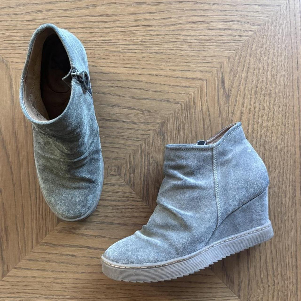 Sofft gray suede wedge ankle boots booties 7