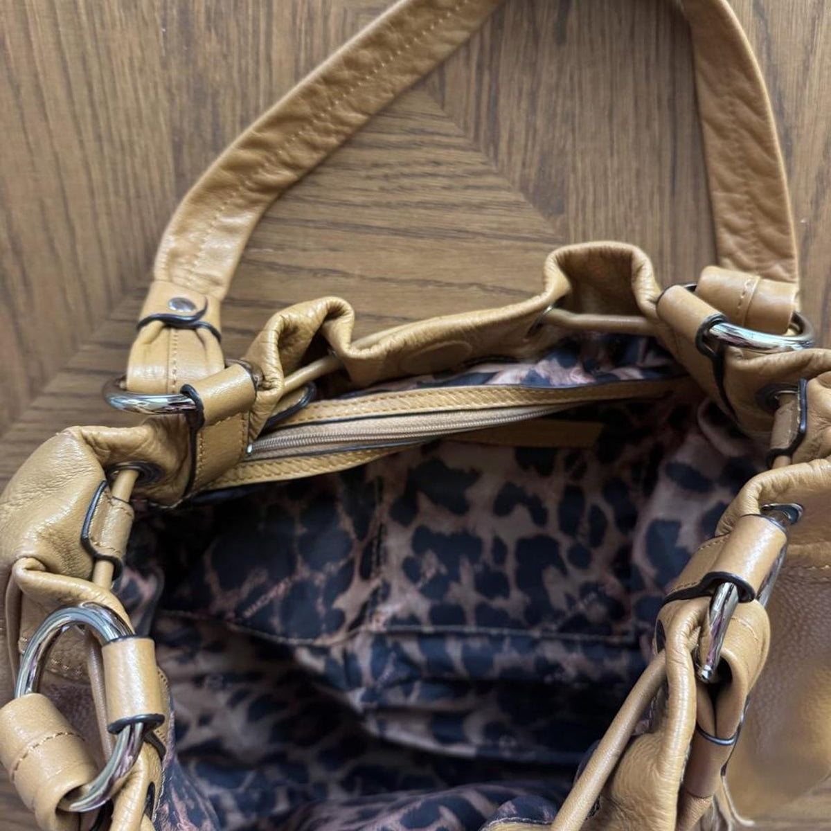 Gorgeous B Makowsky brown leather bucket bag