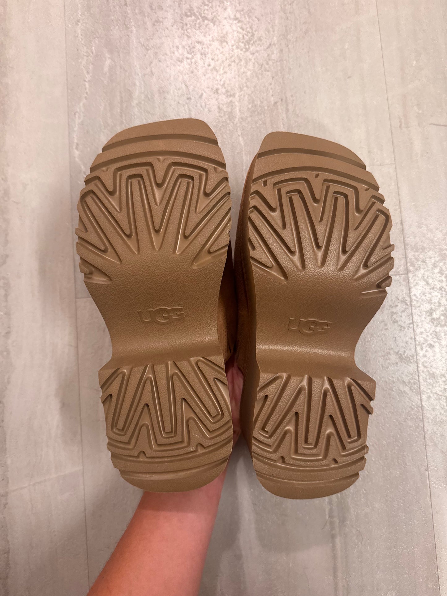 NWT in box never worn UGG New Heights platform slides 6
