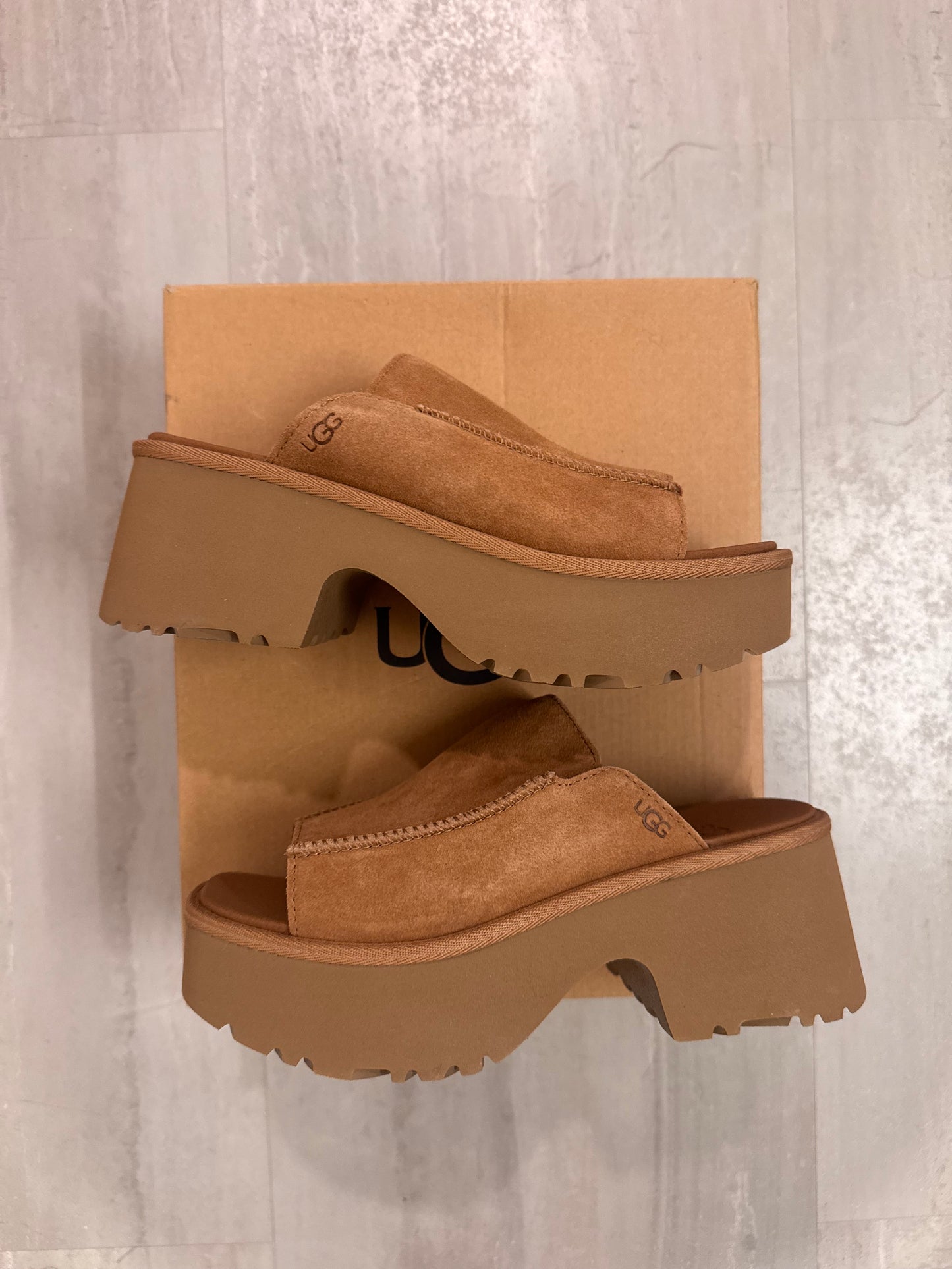 NWT in box never worn UGG New Heights platform slides 6