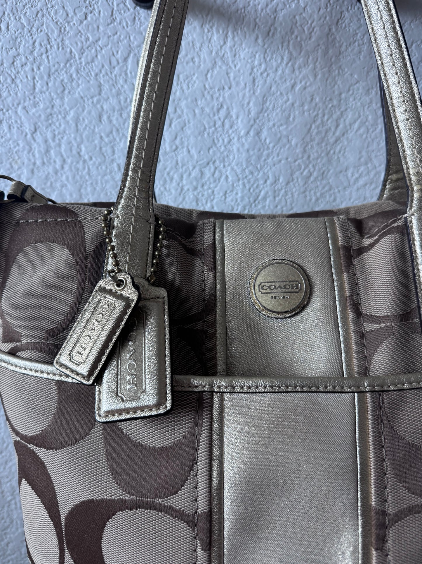Y2K Coach F25771 signature tote bag in brown and gold