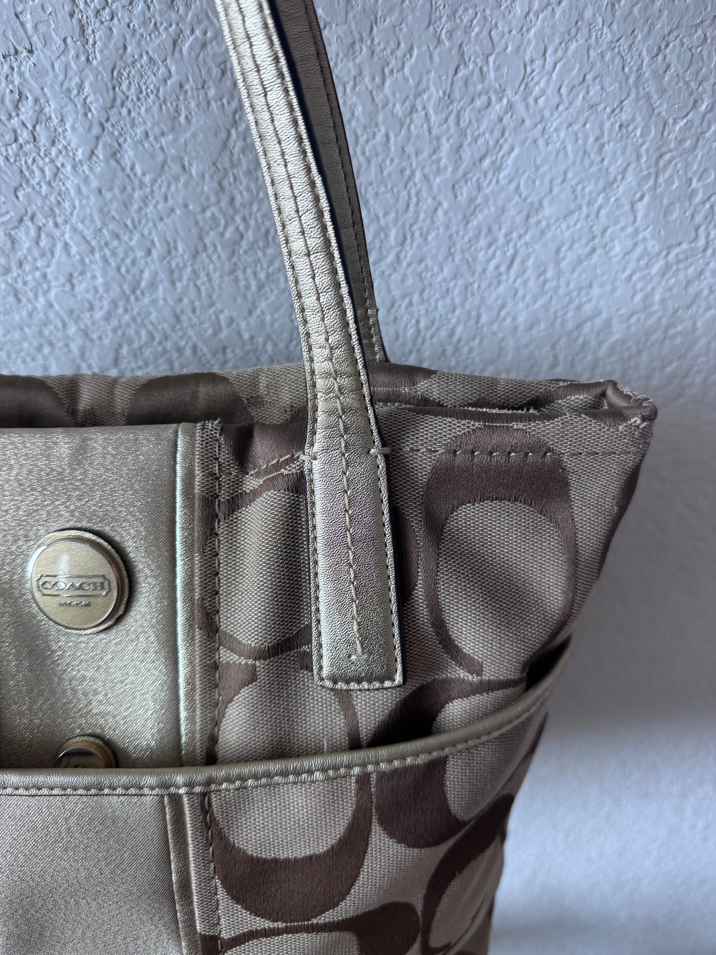 Y2K Coach F25771 signature tote bag in brown and gold