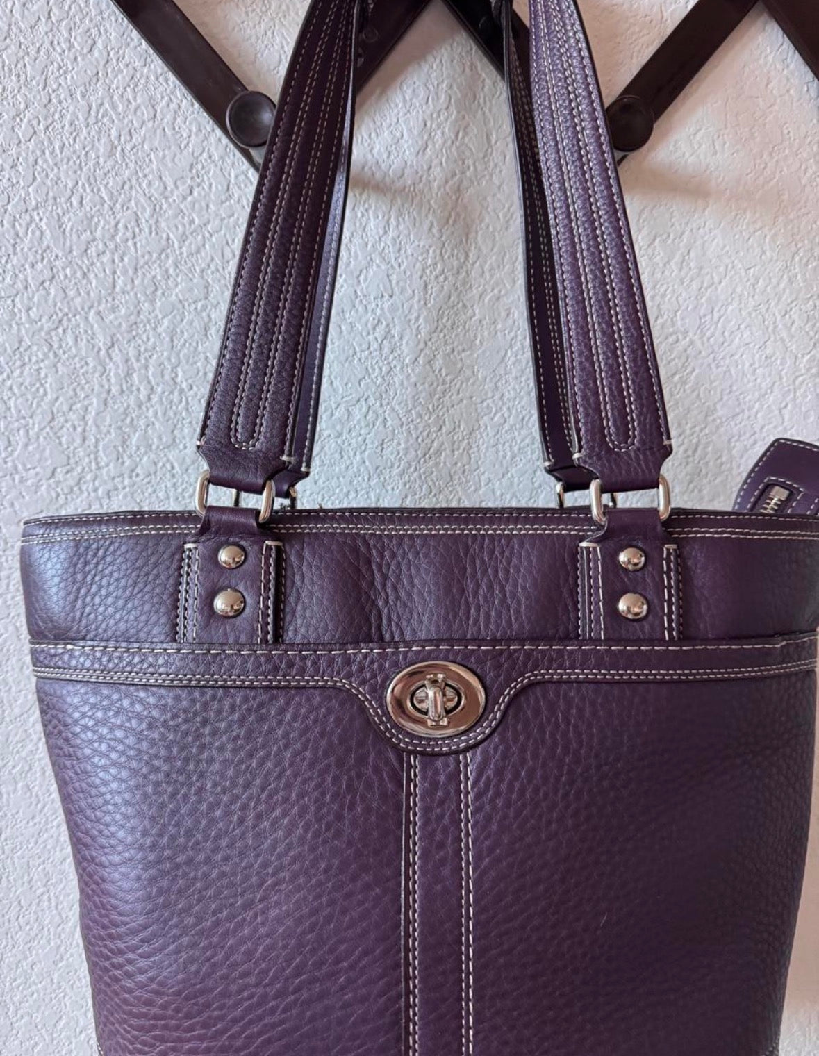 Coach F13959 purple pebbled leather bag