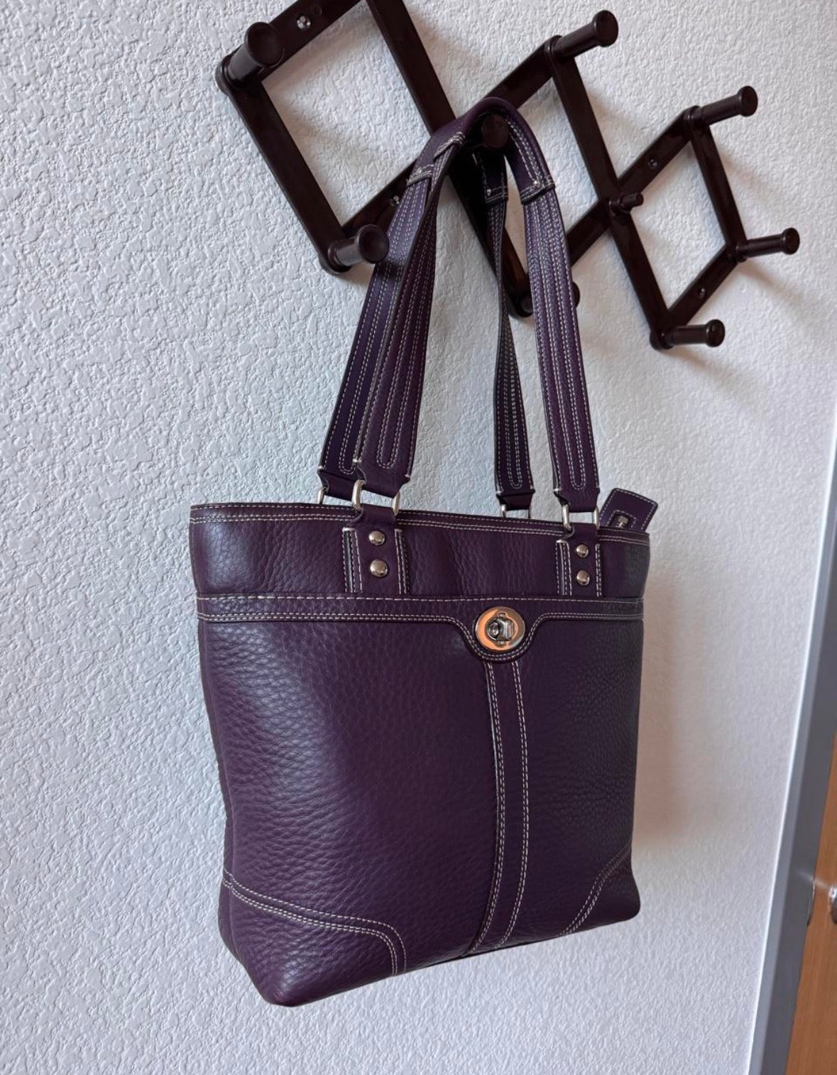 Coach F13959 purple pebbled leather bag