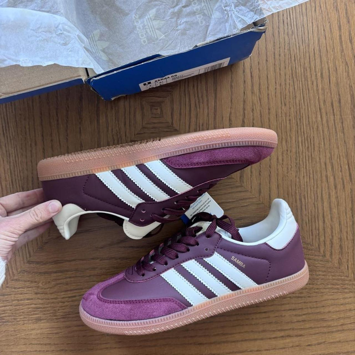 New with tags in box Adidas Samba OG ID0477 maroon sneakers