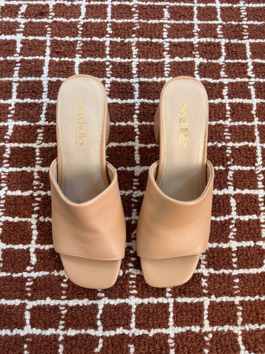 Seychelles tan leather block heel mules 6.5