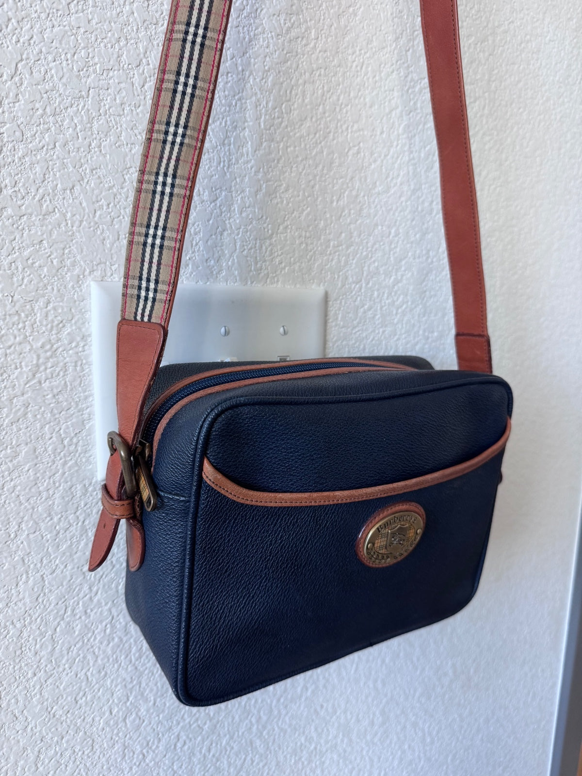 Vintage Burberry navy blue crossbody