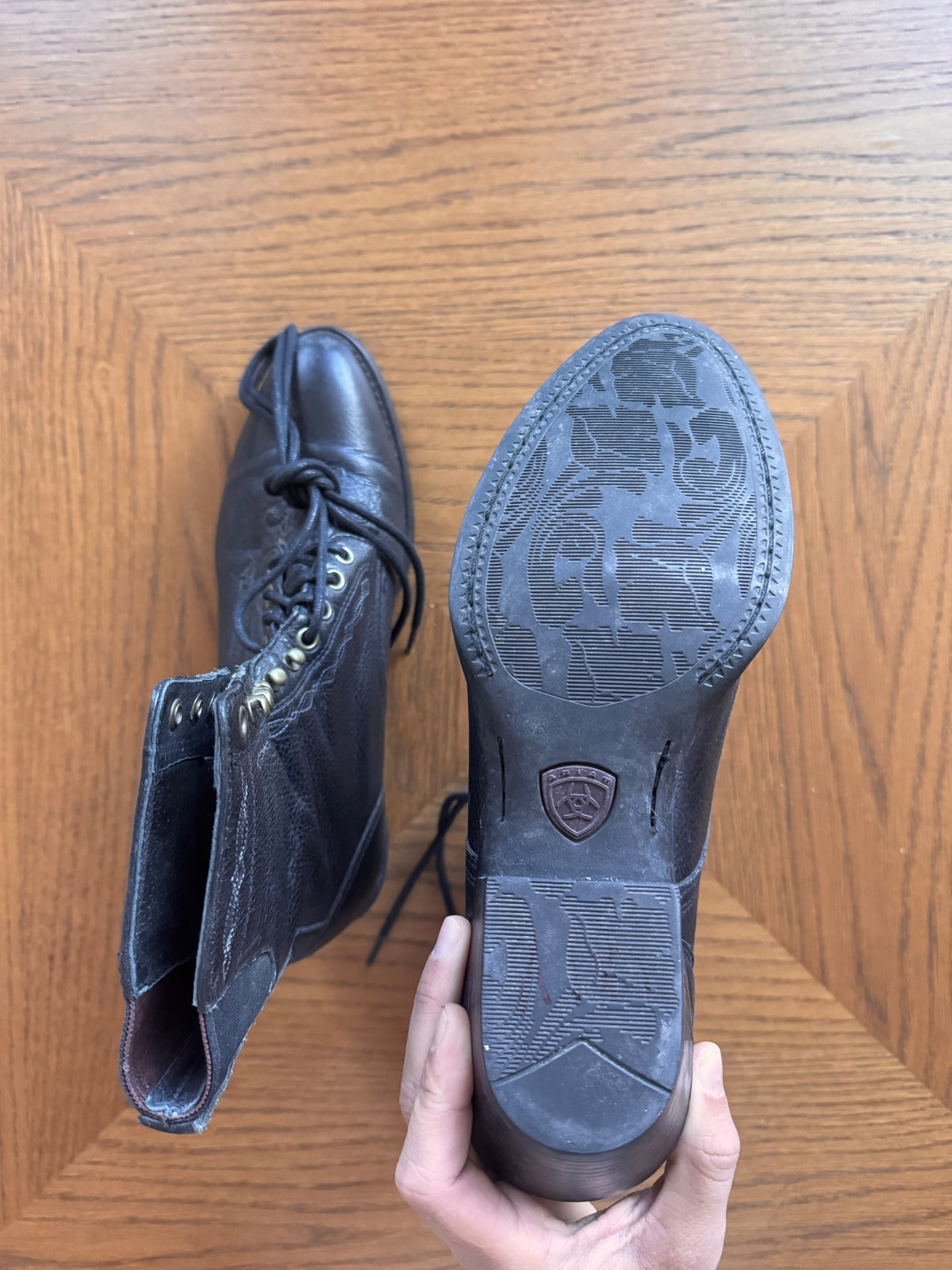 Vintage Ariat lace-up western boots 7