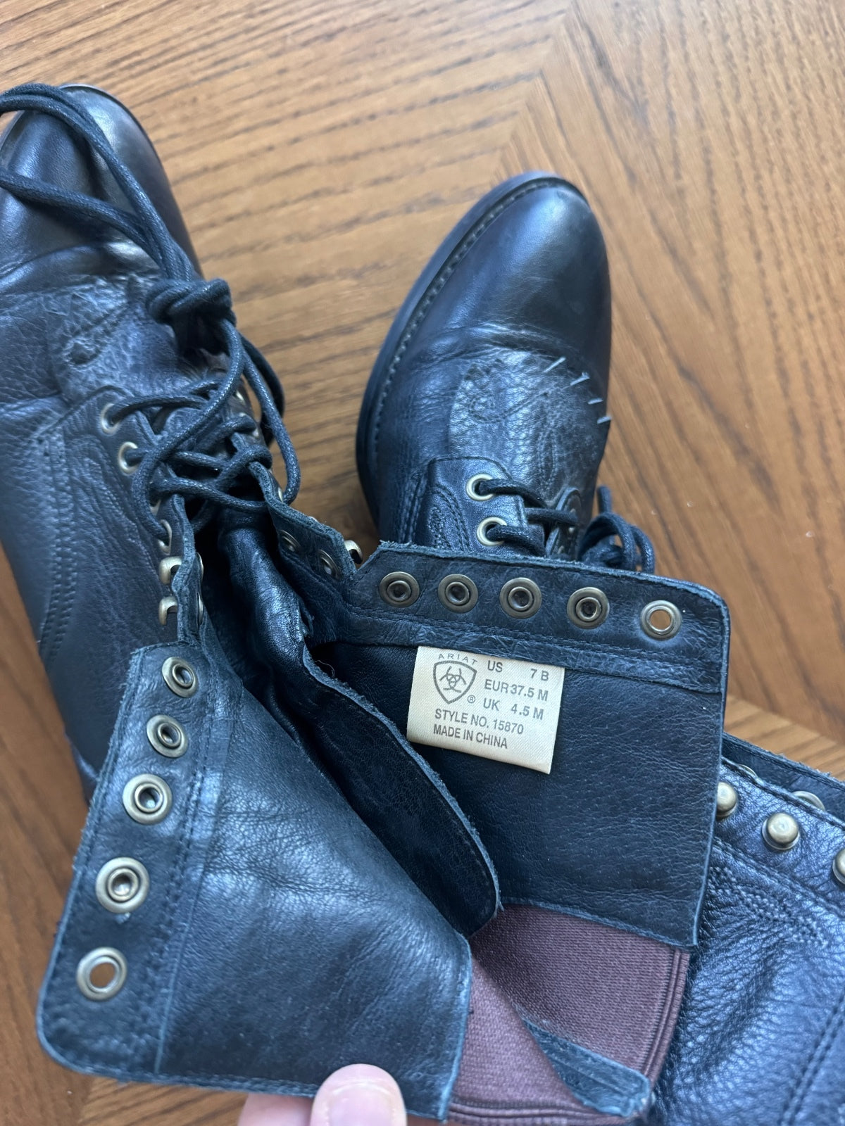 Vintage Ariat lace-up western boots 7
