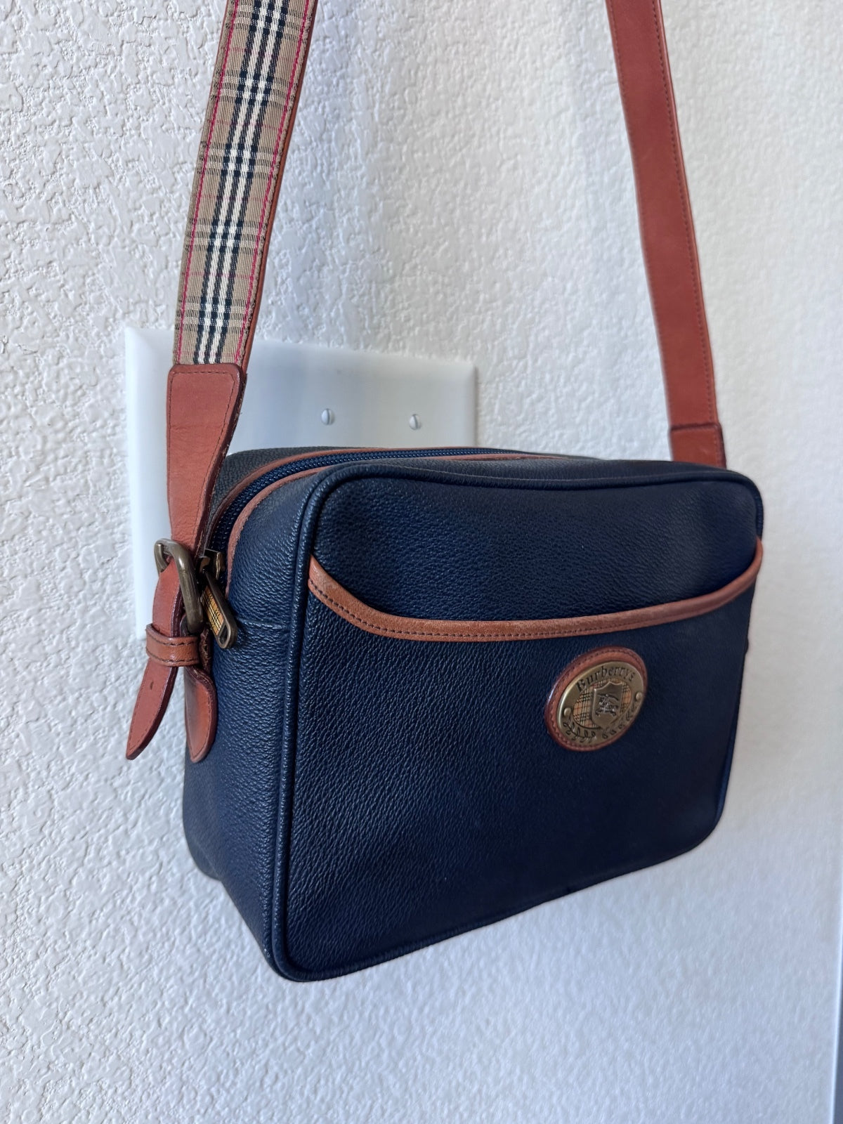 Vintage Burberry navy blue crossbody