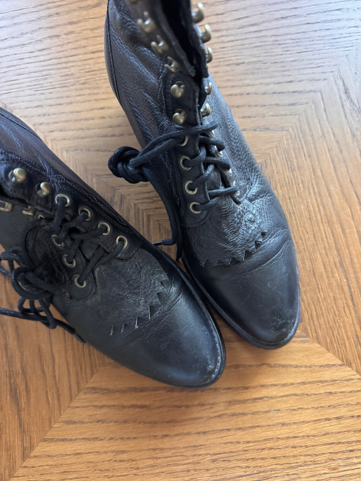 Vintage Ariat lace-up western boots 7