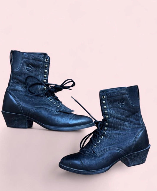 Vintage Ariat lace-up western boots 7