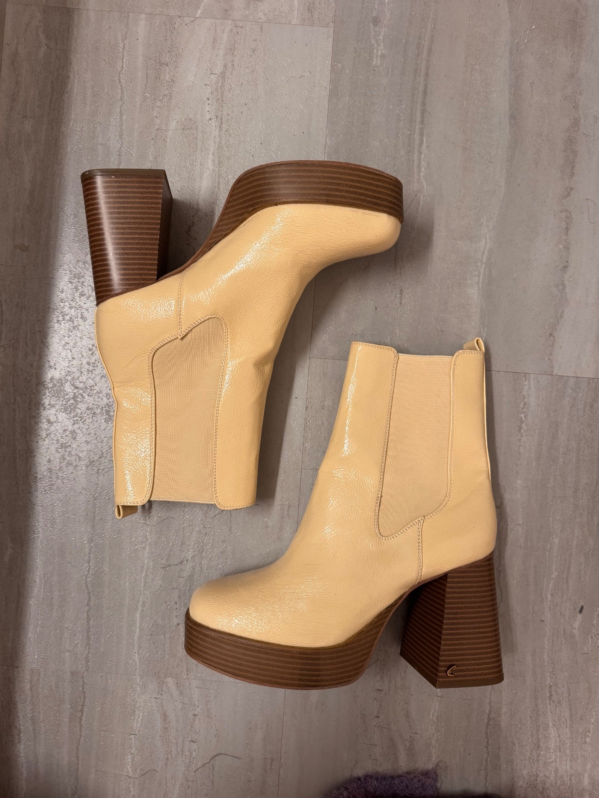 Circus by Sam Edelman Cream Platform Chelsea Boots 10