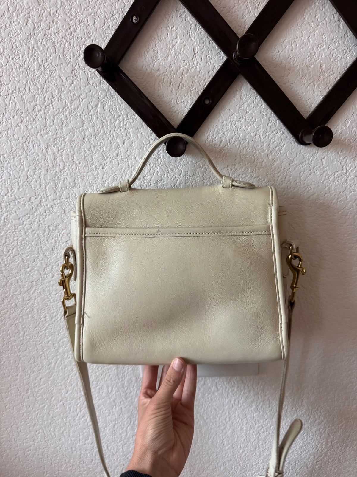 Coach M05D-9636 Vintage Leather Turnlock Crossbody Bag