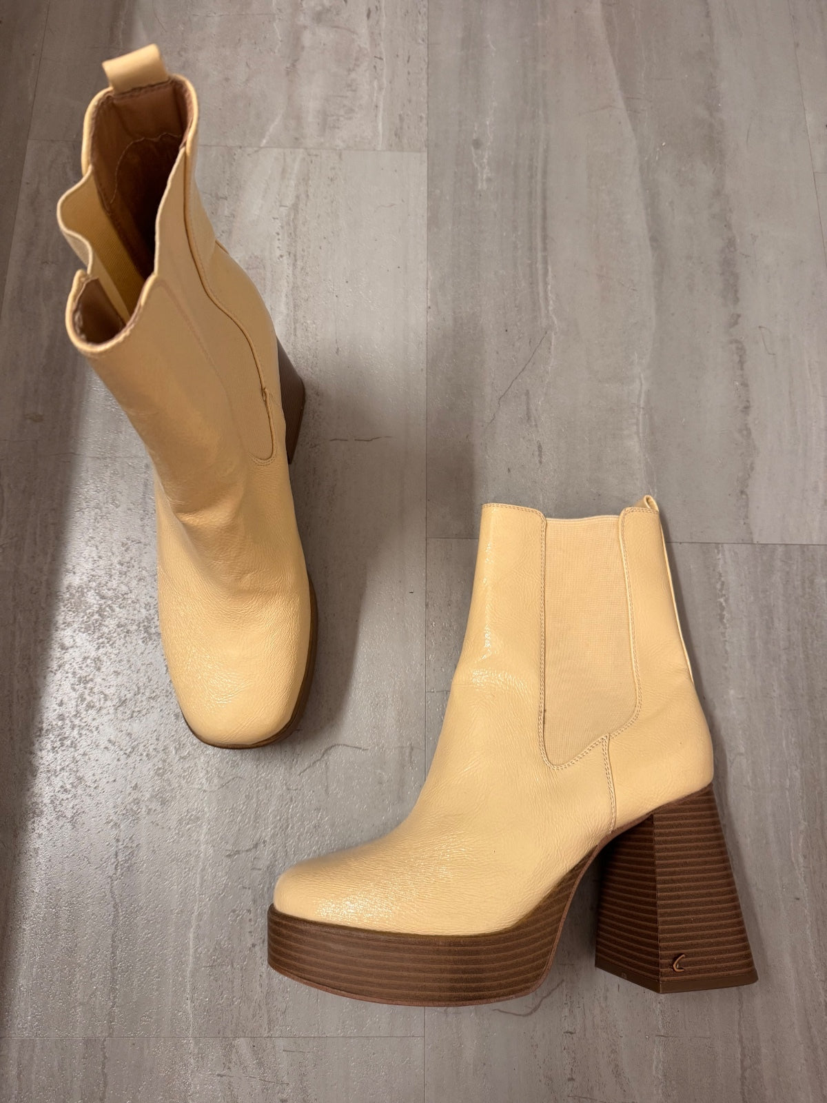 Circus by Sam Edelman Cream Platform Chelsea Boots 10