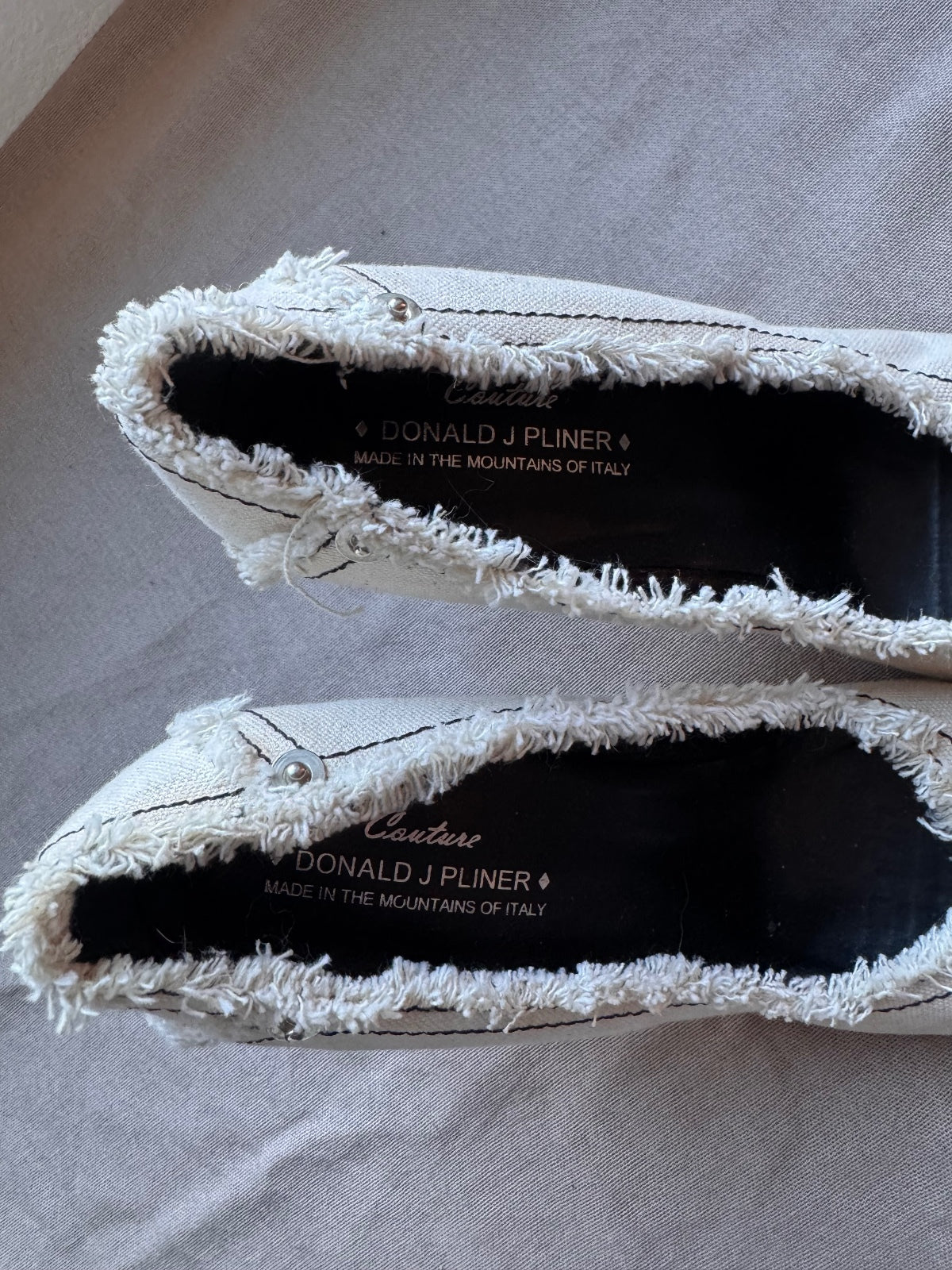 Donald J. Pliner Couture white frayed pumps 8