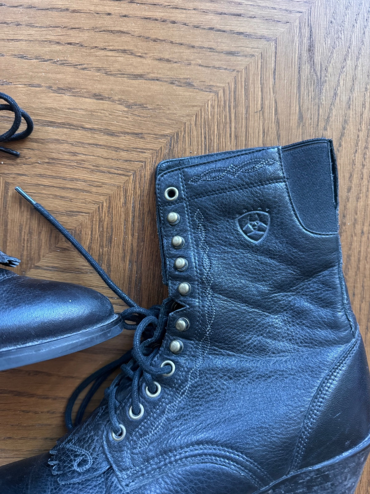 Vintage Ariat lace-up western boots 7