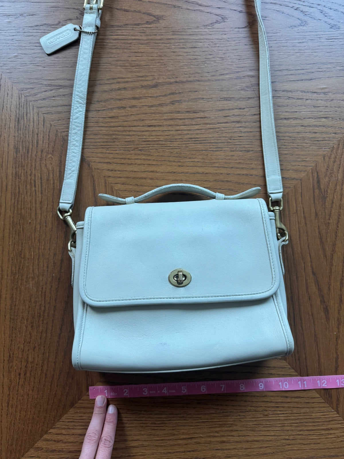 Coach M05D-9636 Vintage Leather Turnlock Crossbody Bag