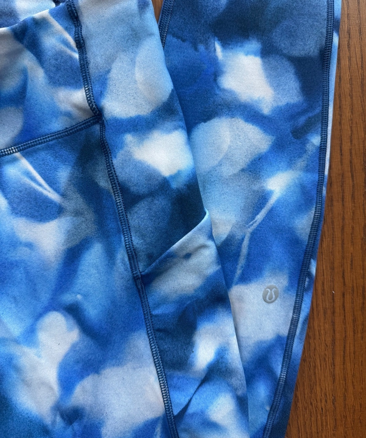 Lululemon blue and white tie dye leggings 4
