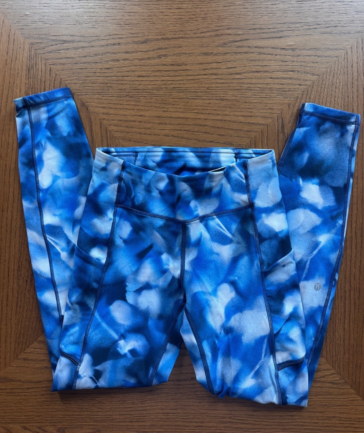 Lululemon blue and white tie dye leggings 4