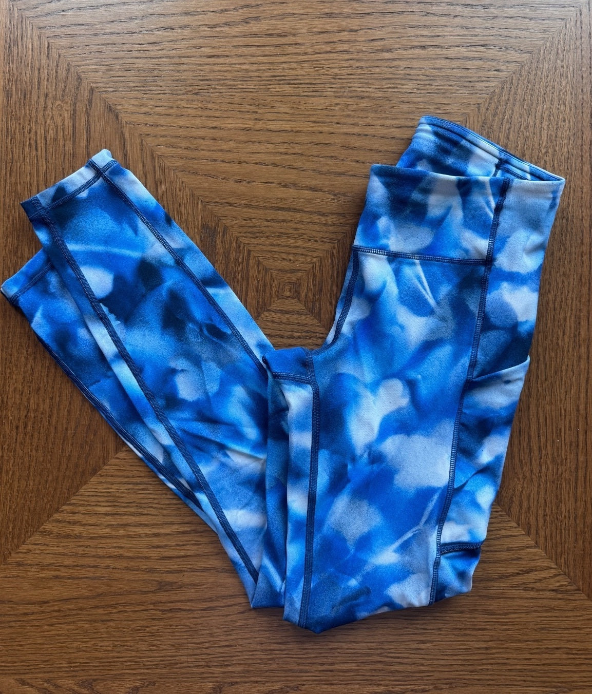 Lululemon blue and white tie dye leggings 4